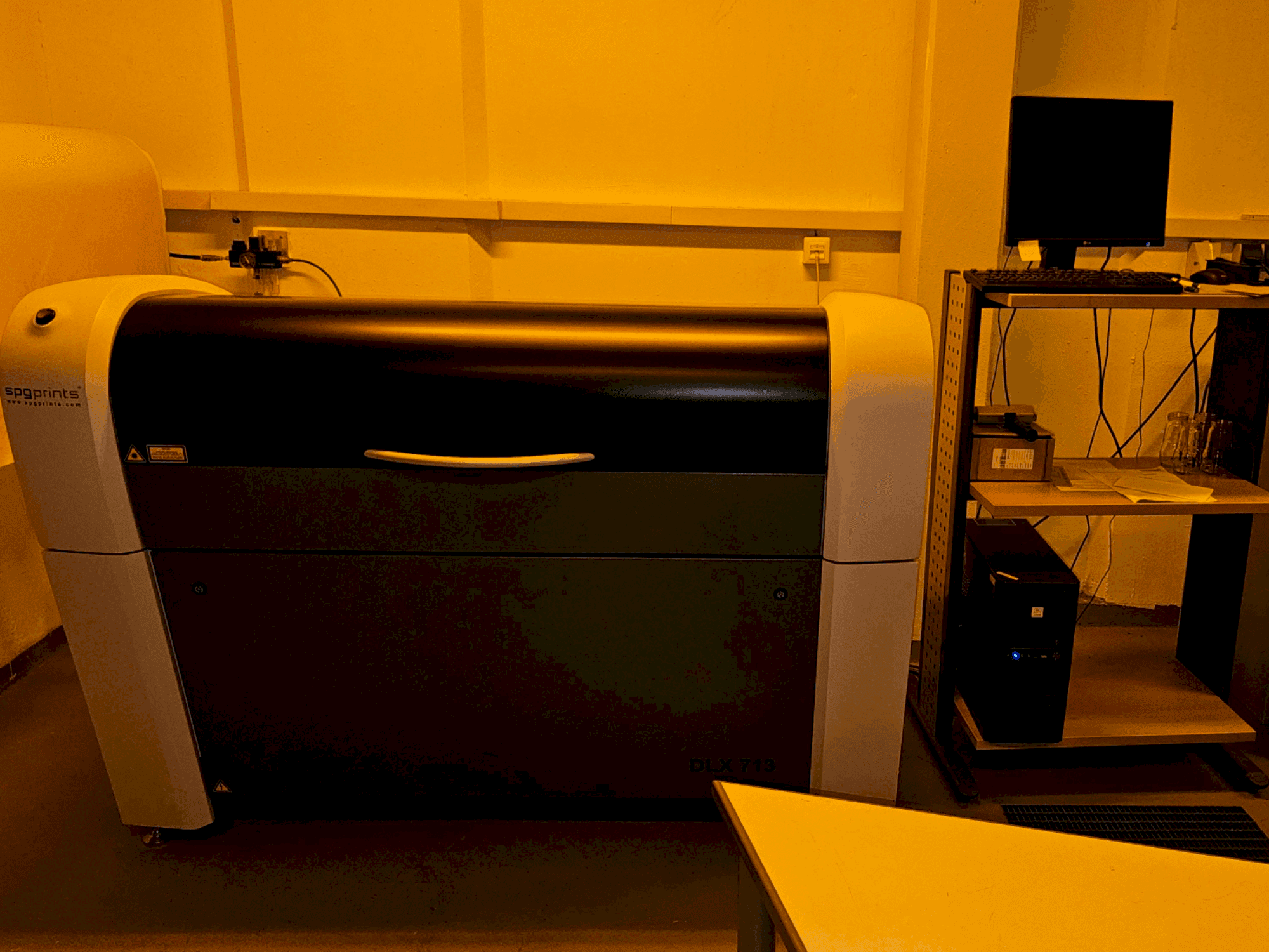 Front view of SPGPrints DLX 713T  machine