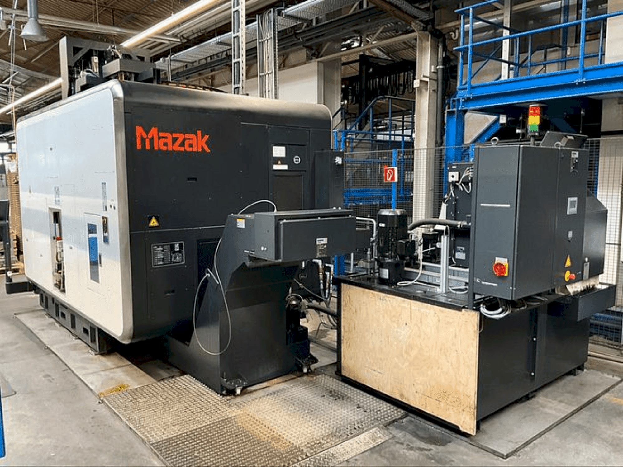 Front view of Mazak VARIAXIS i-700  machine