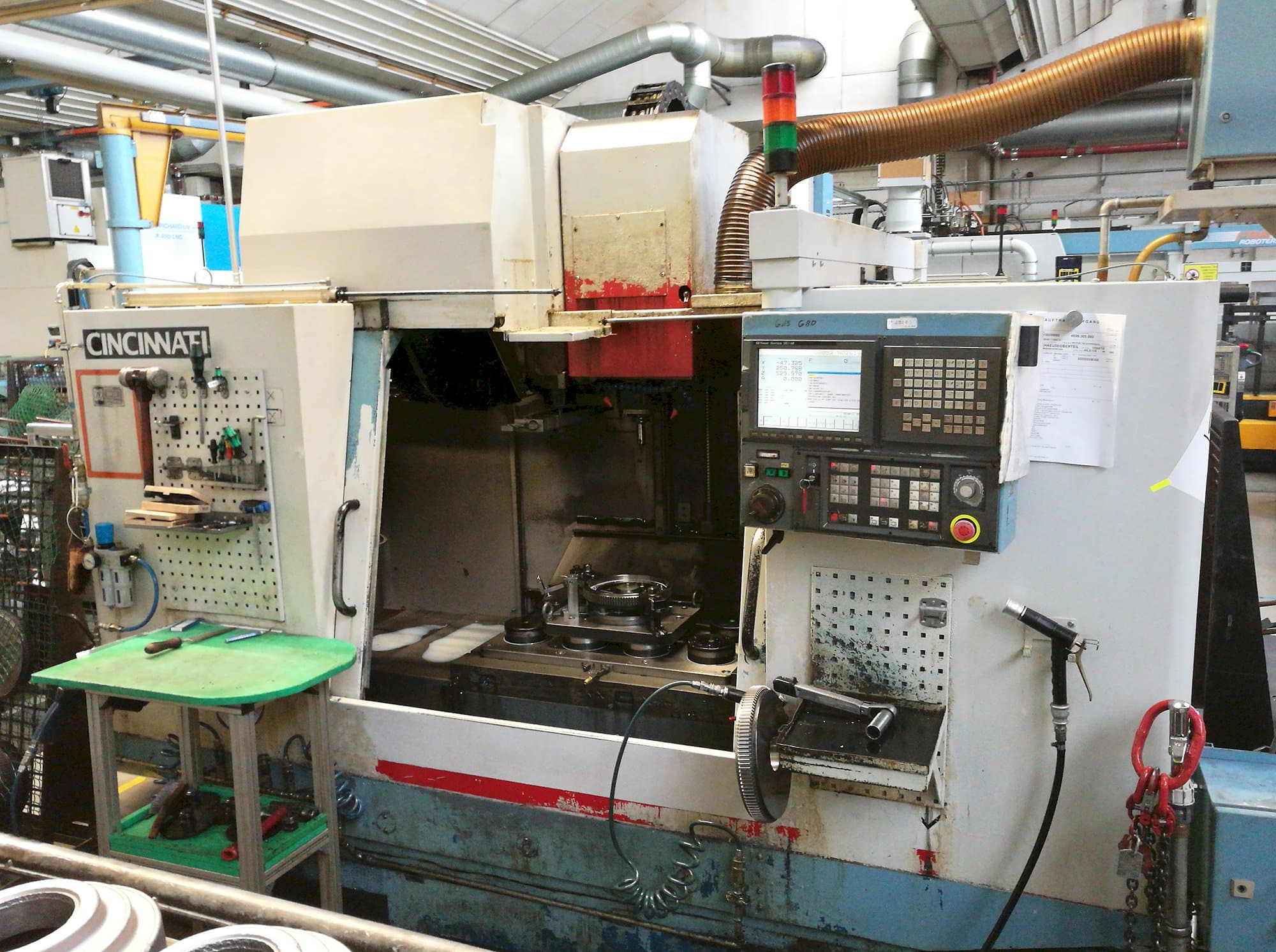 Front view of Cincinnati Sabre 1000 Machine