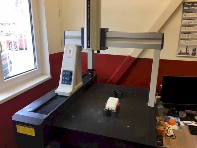 Front view of Mitutoyo Crysta-Plus M 574  machine