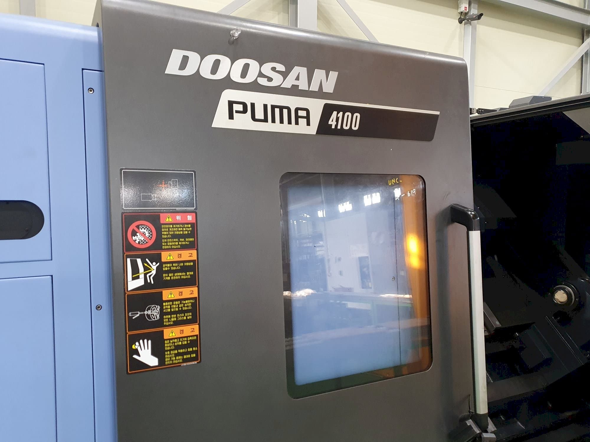 Front view of Doosan PUMA 4100B  machine