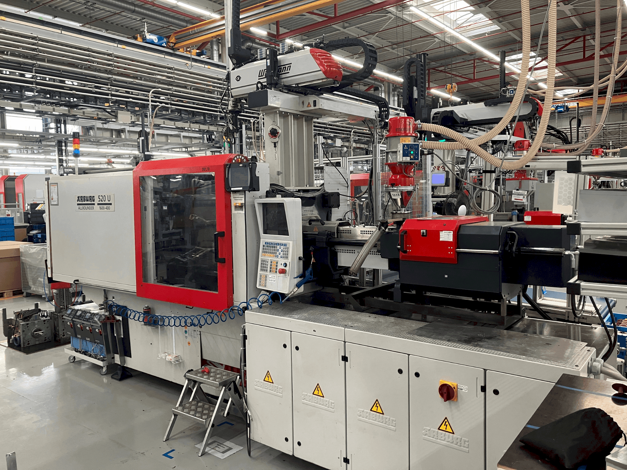 Front view of Arburg Allrounder 520 U 1600-400  machine