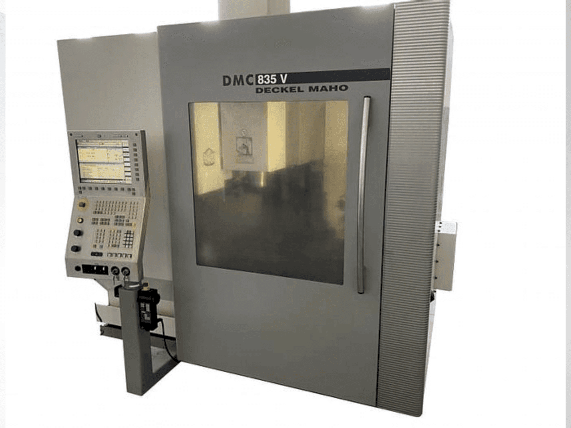 Front view of DMG DECKEL MAHO DMC 835V  machine