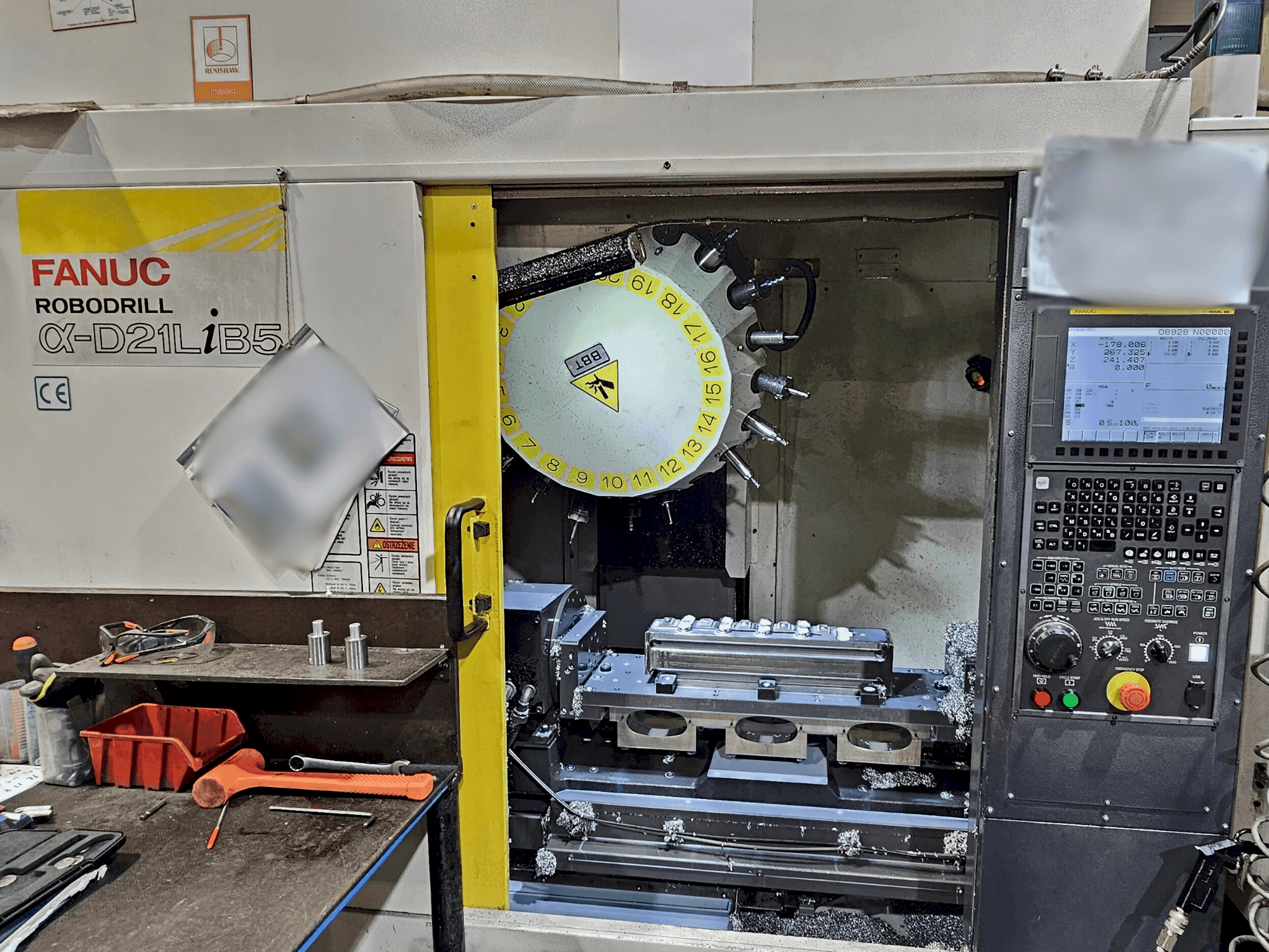 Front view of FANUC Robodrill α-D21L iB 5  machine