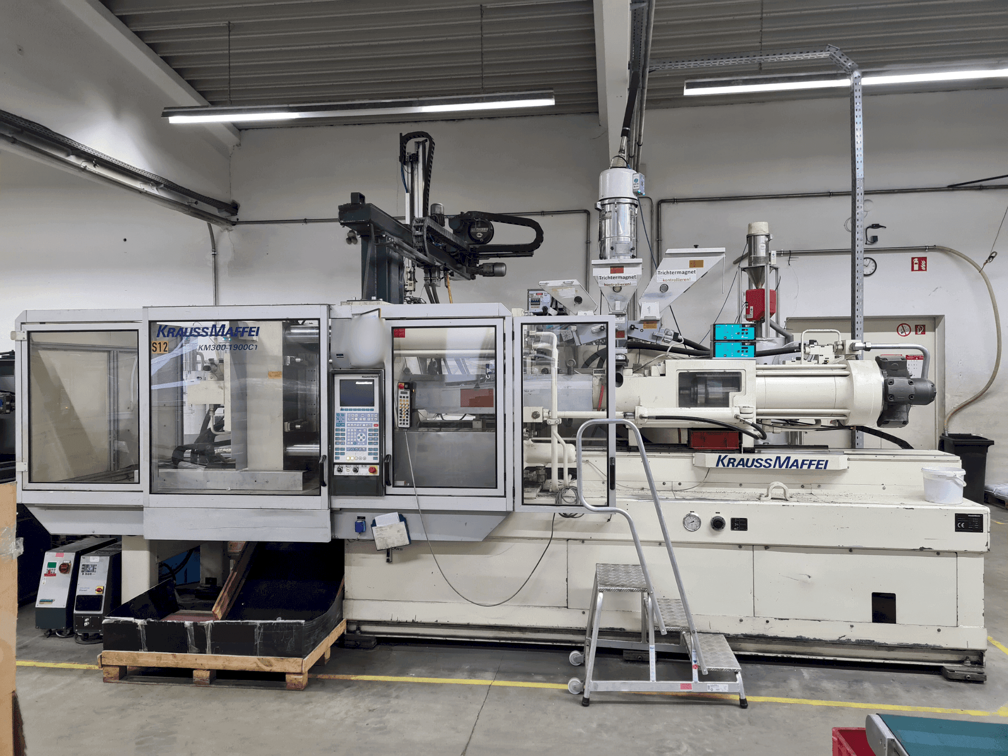 Front view of Krauss Maffei 300-1900 C1  machine