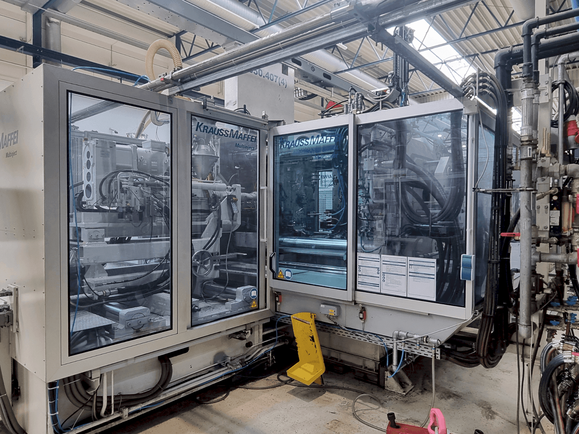 Front view of Krauss Maffei 650-2700-390 CL  machine