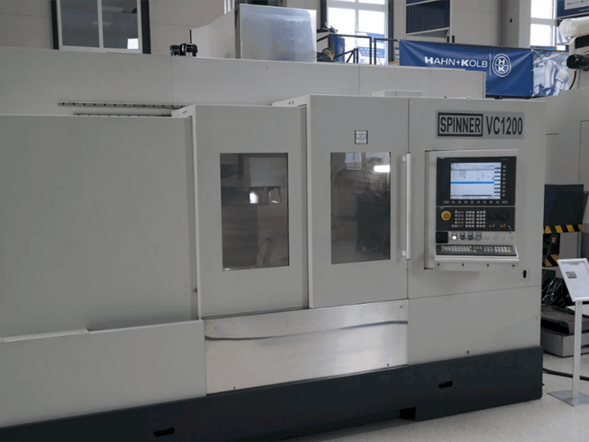 Front view of SPINNER VC 1200  machine