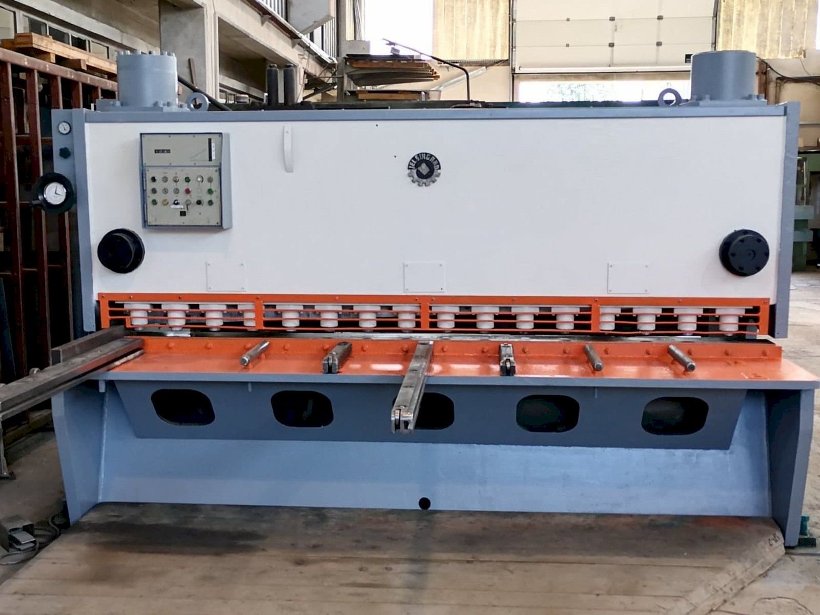 Front view of Jelšingrad MVCS 3100/13  machine