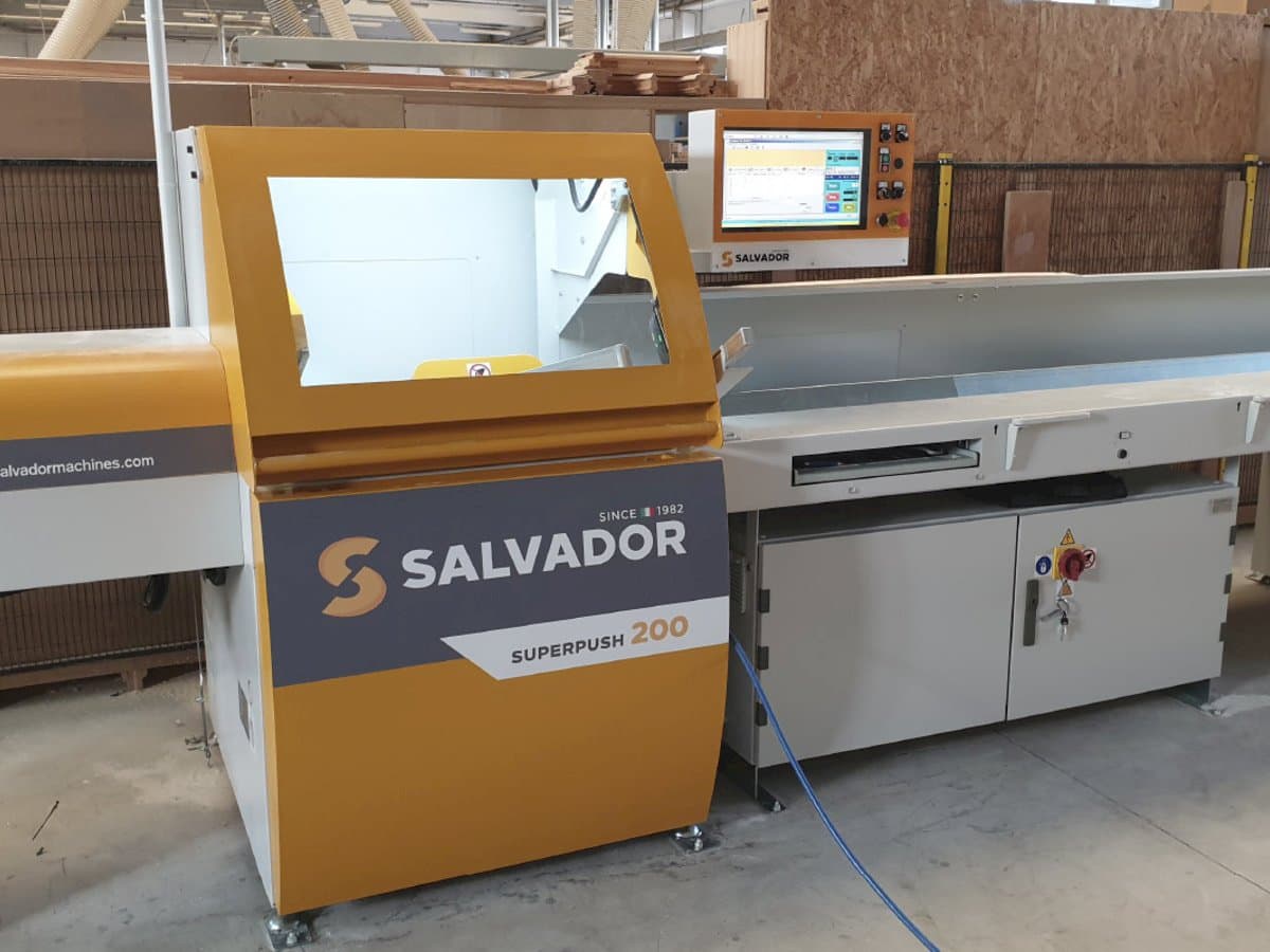 Front view of SALVADOR Superpush 200  machine