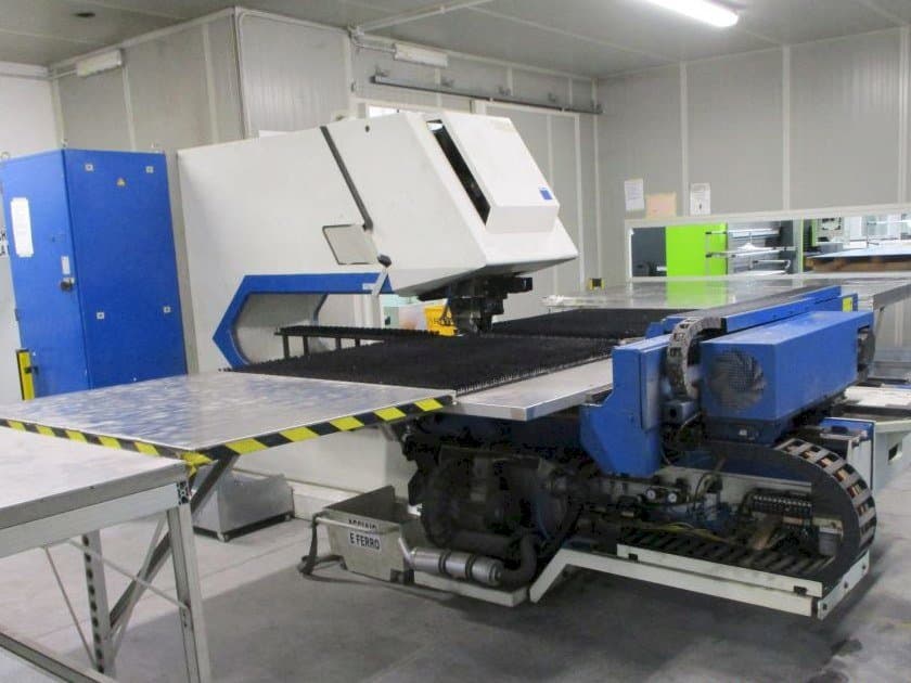 Front view of Trumpf Trumatic 2000R  machine