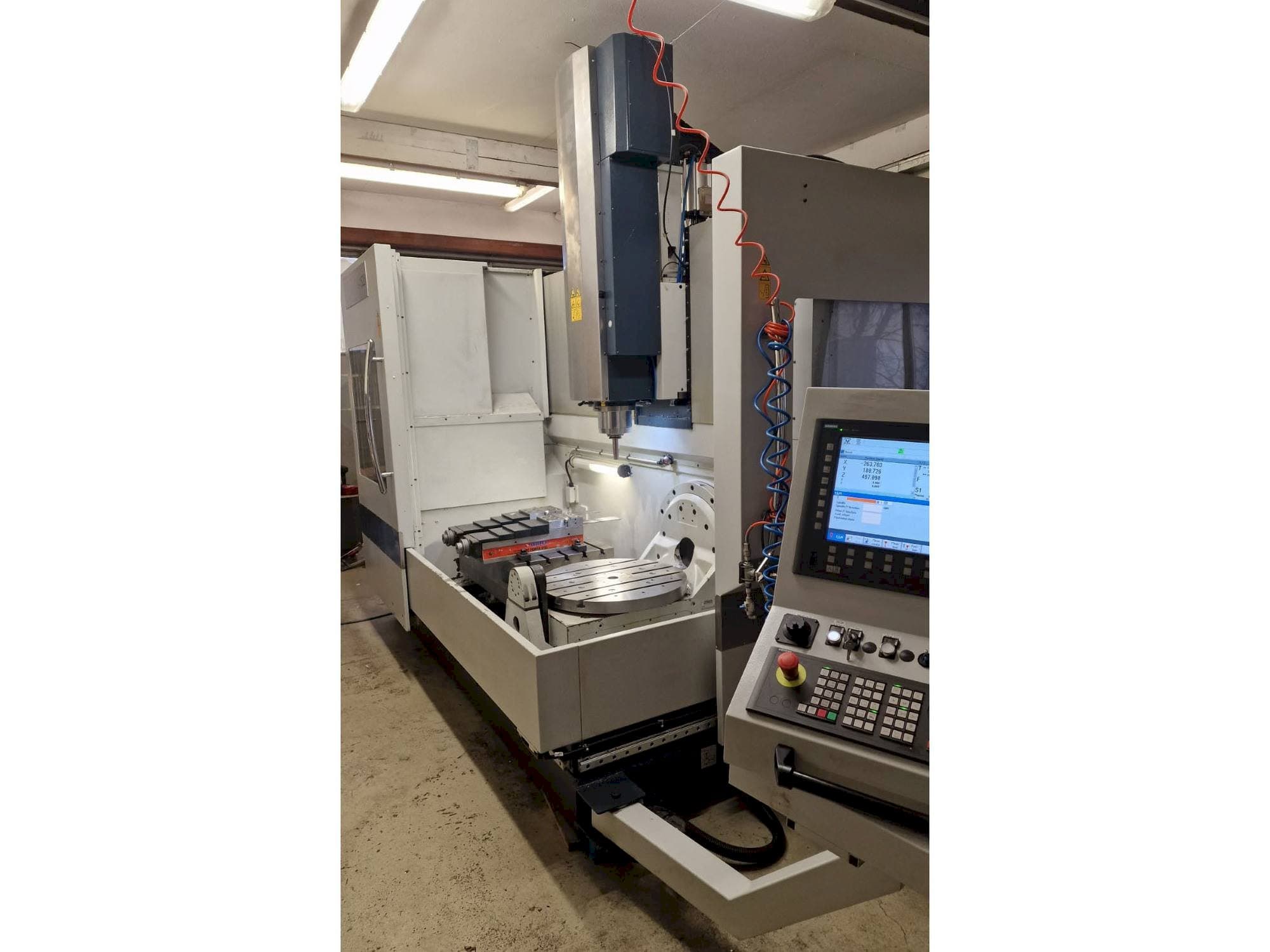 Front view of SPINNER U5 1520  machine