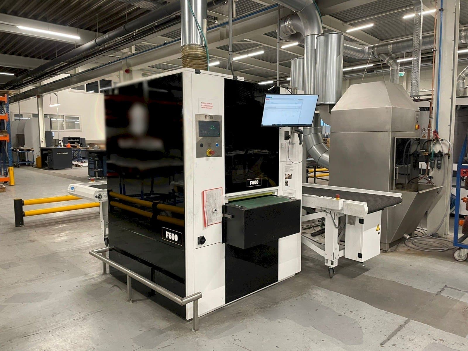 Front view of Q-FIN F600  machine