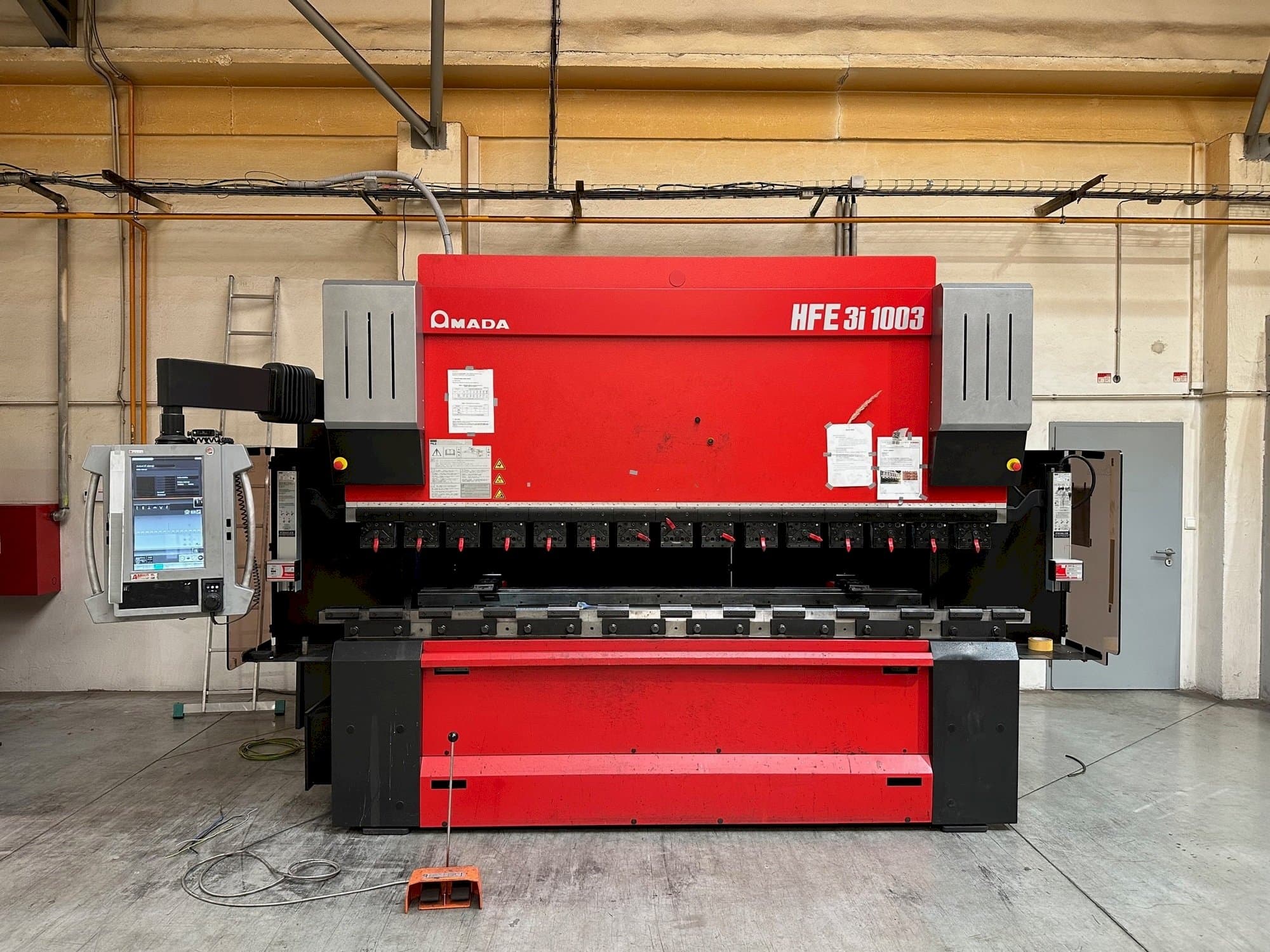 Front view of AMADA HFE 3i 1003  machine