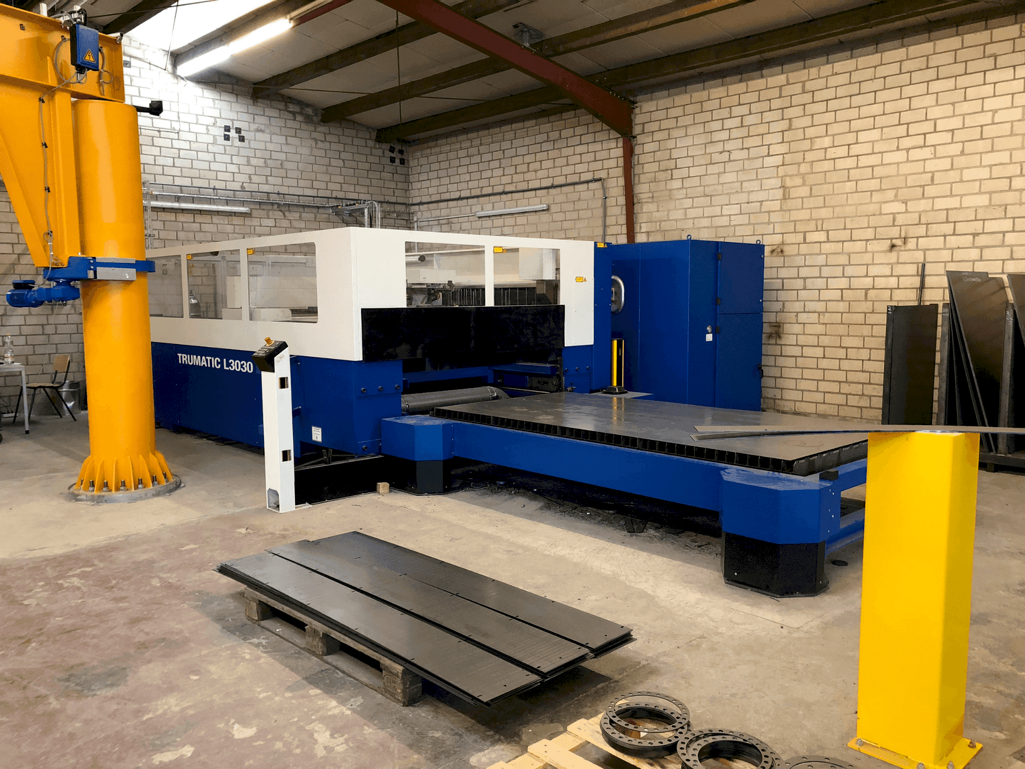 Front view of TRUMPF Trumatic L3030  machine