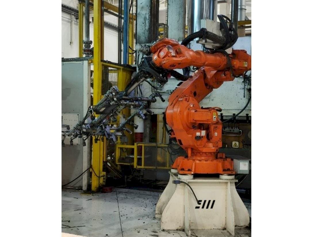 Front view of ABB IRB 6640-185/2.8  machine