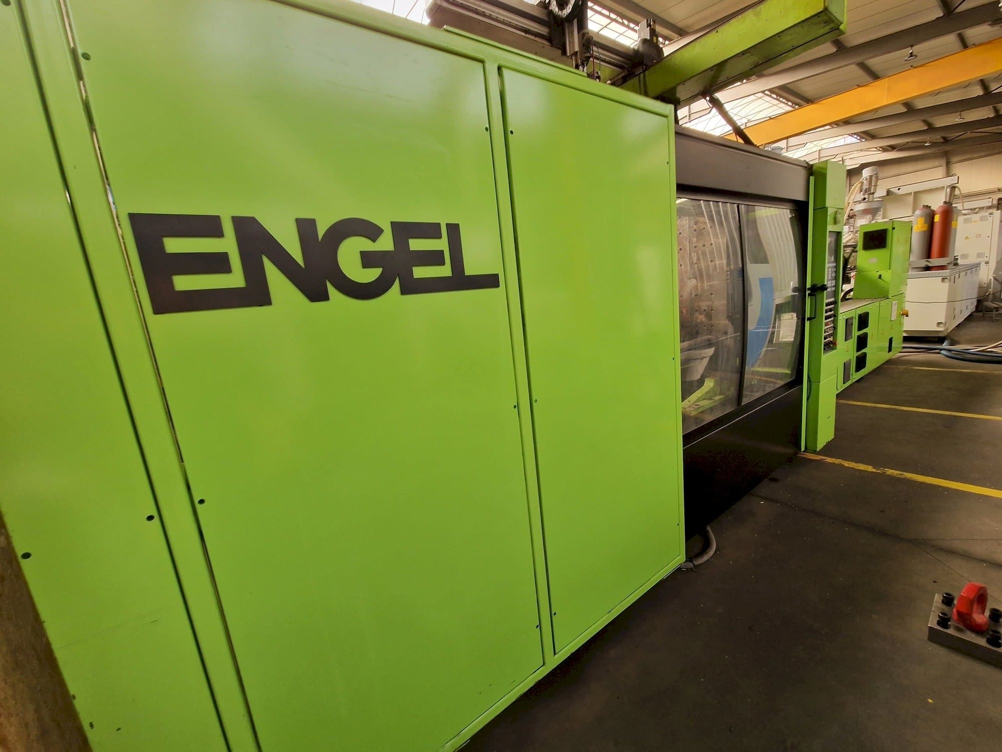 Left side view of Engel ES4550/800 DUO  machine