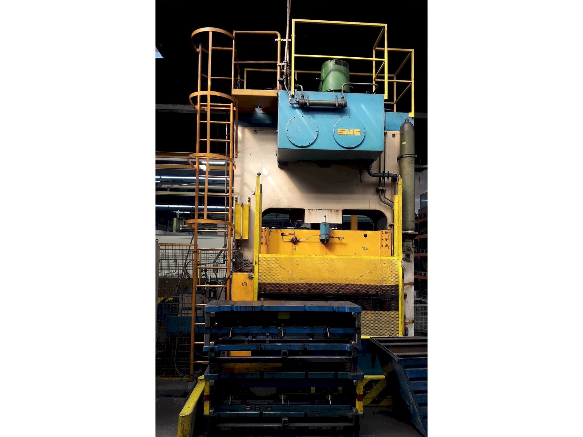 Front view of SMG SCHULER DS 200 + Z 60  machine