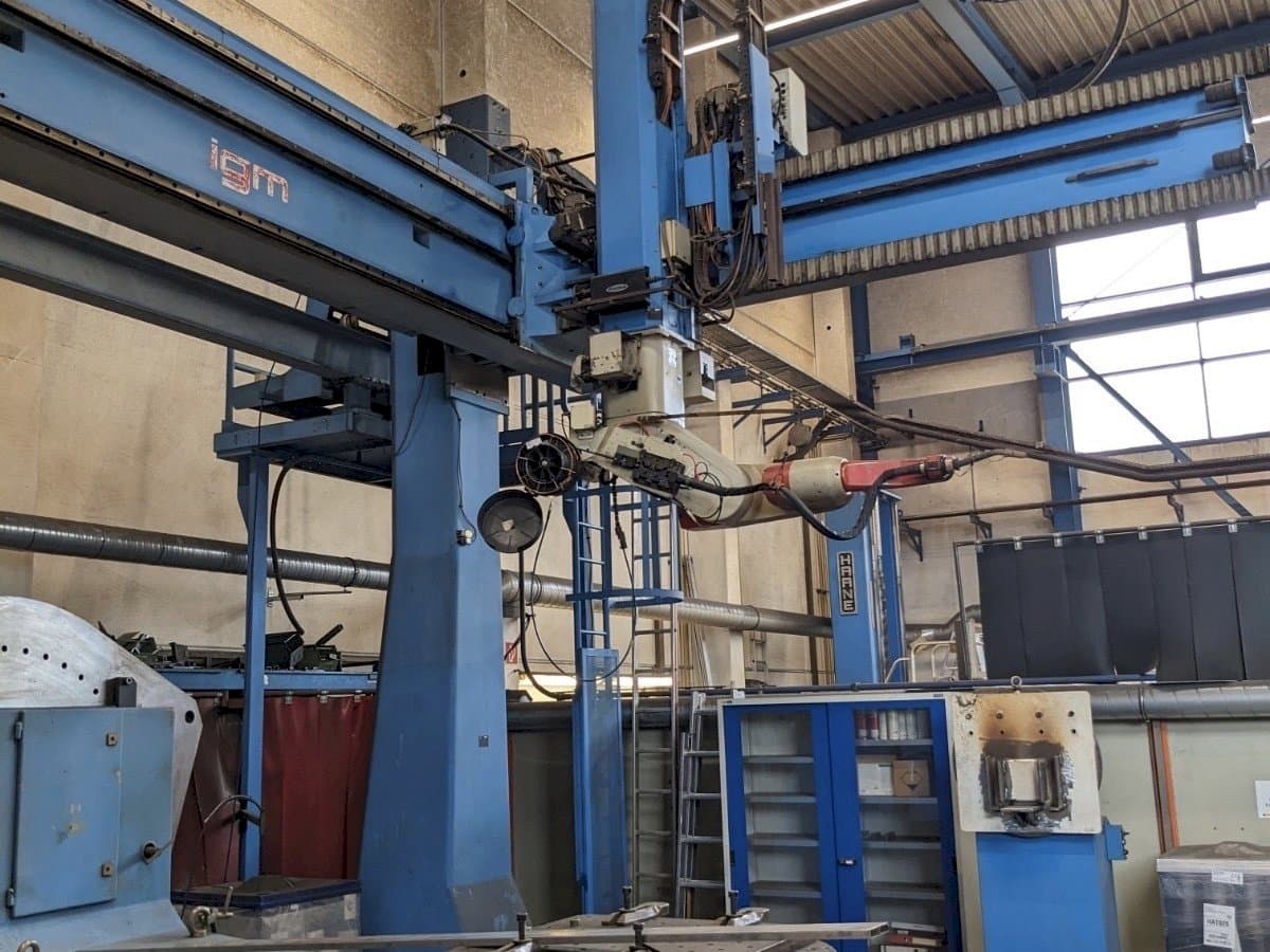 Front view of IGM RTi 300-S  machine