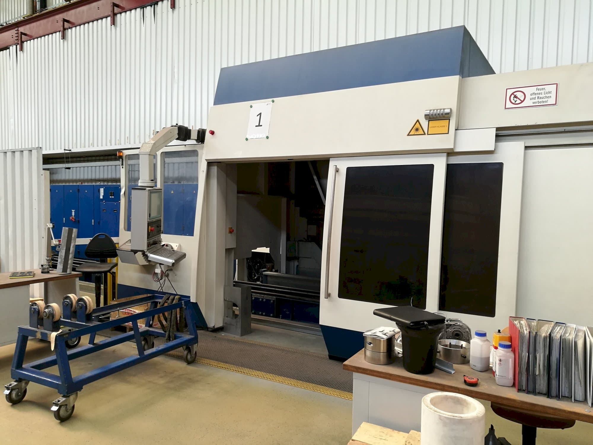 Front view of Trumpf DMD505  machine