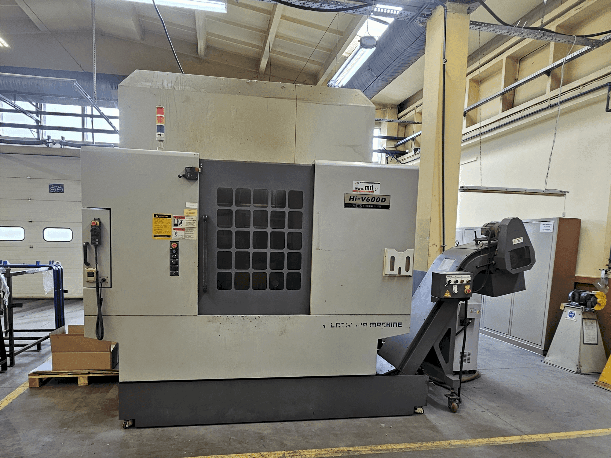 Front view of HYUNDAI KIA Hi-V600D  machine