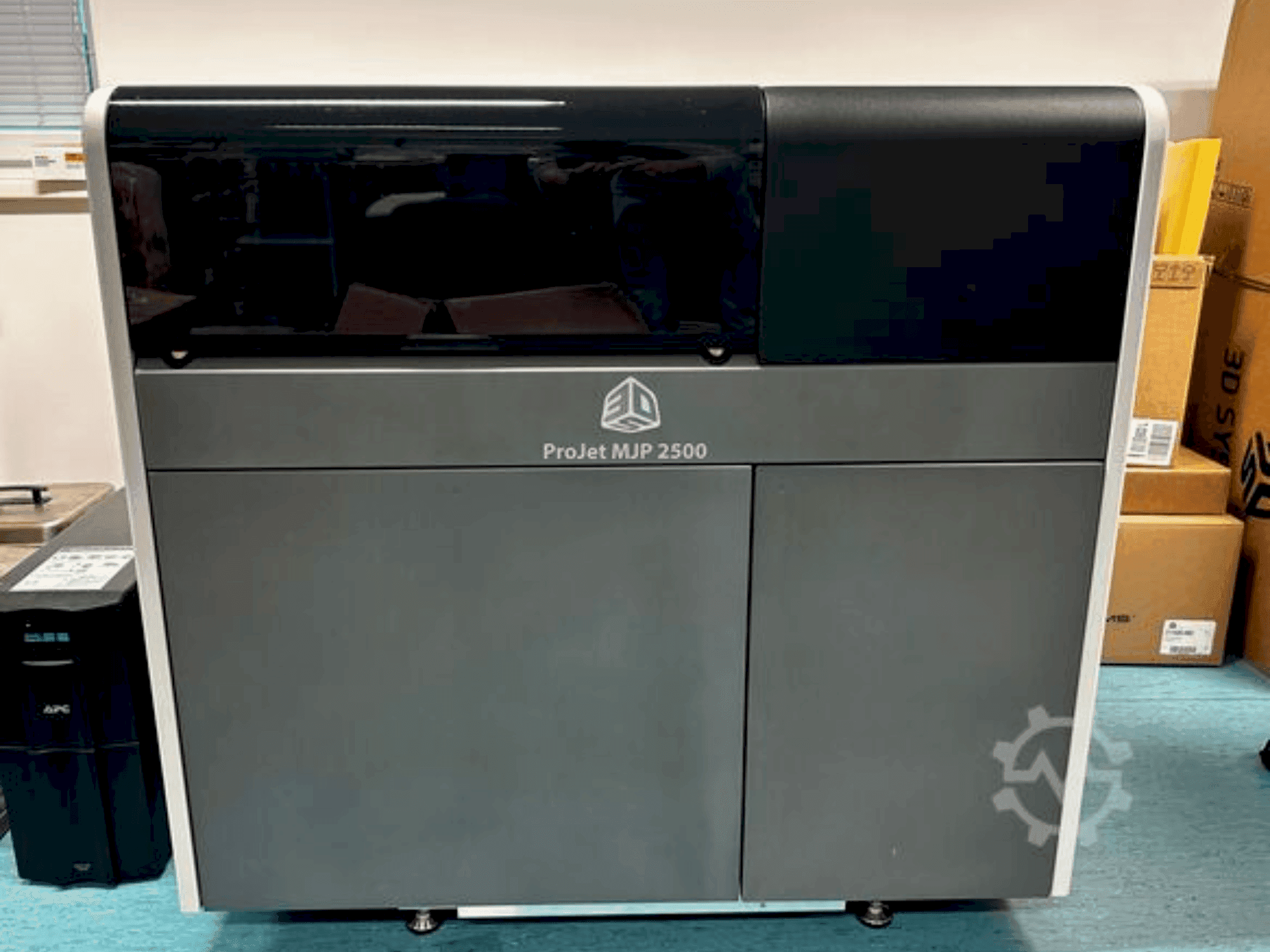 Front view of 3DSYSTEMS projet 2500 plus  machine