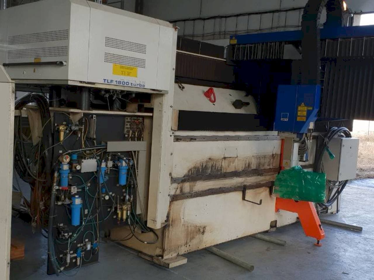 Front view of Trumpf Lasercell TLC 1005  machine