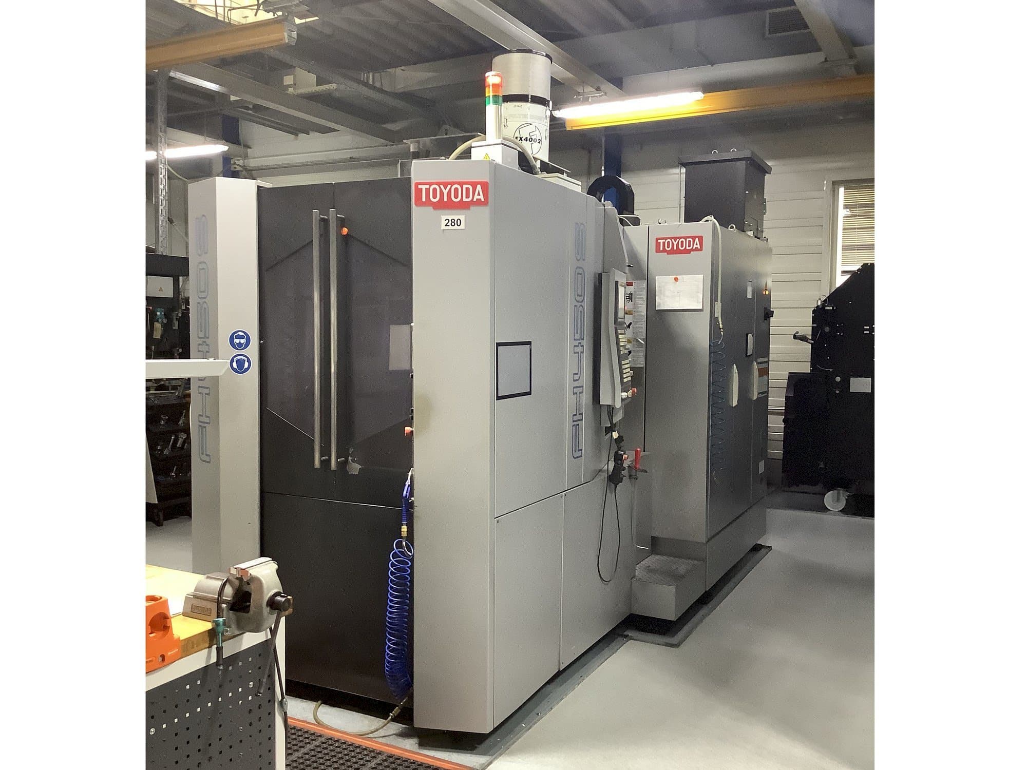 Front view of TOYODA FH 450S  machine