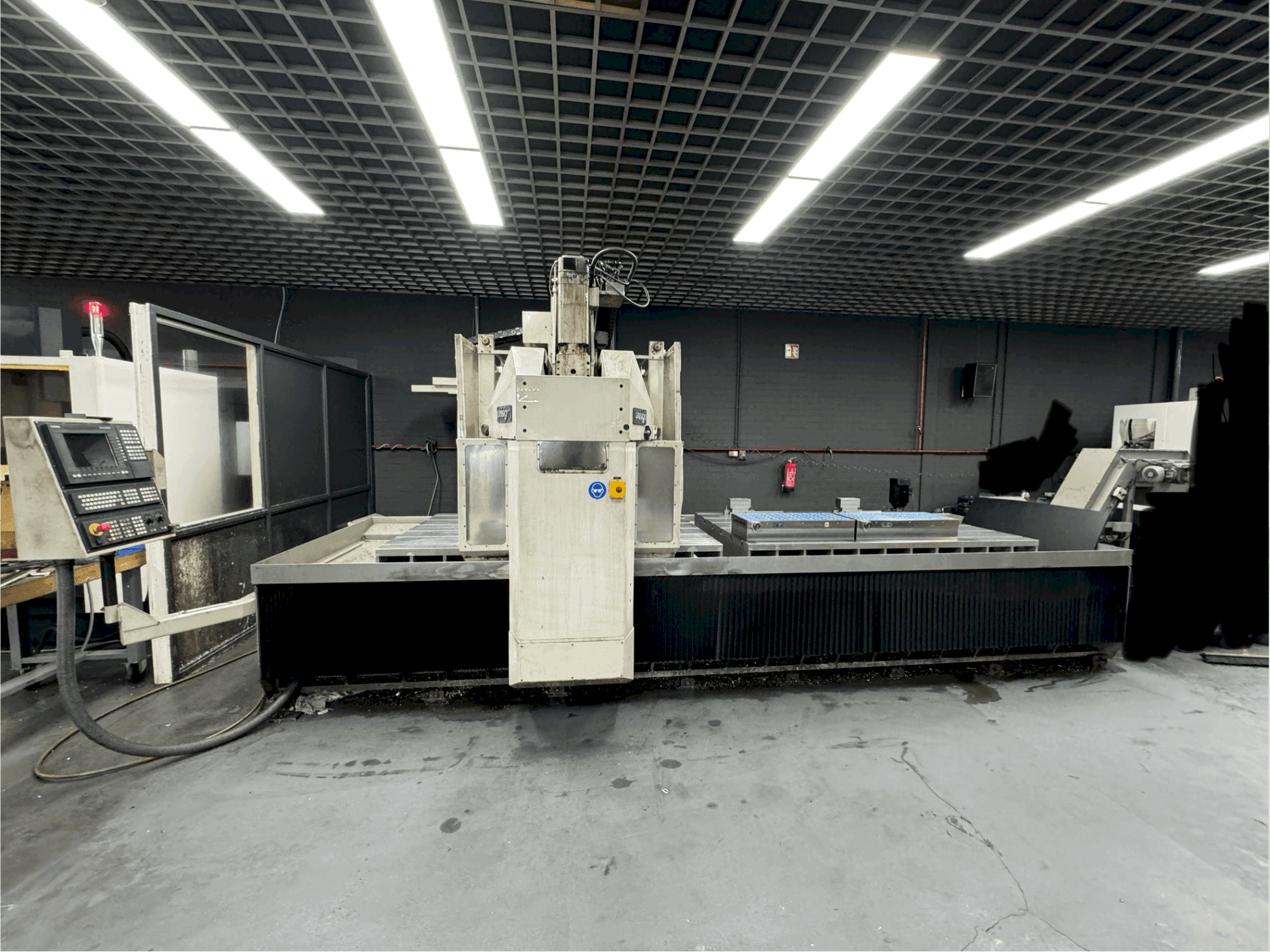 Front view of Unisign Uniport 4  machine