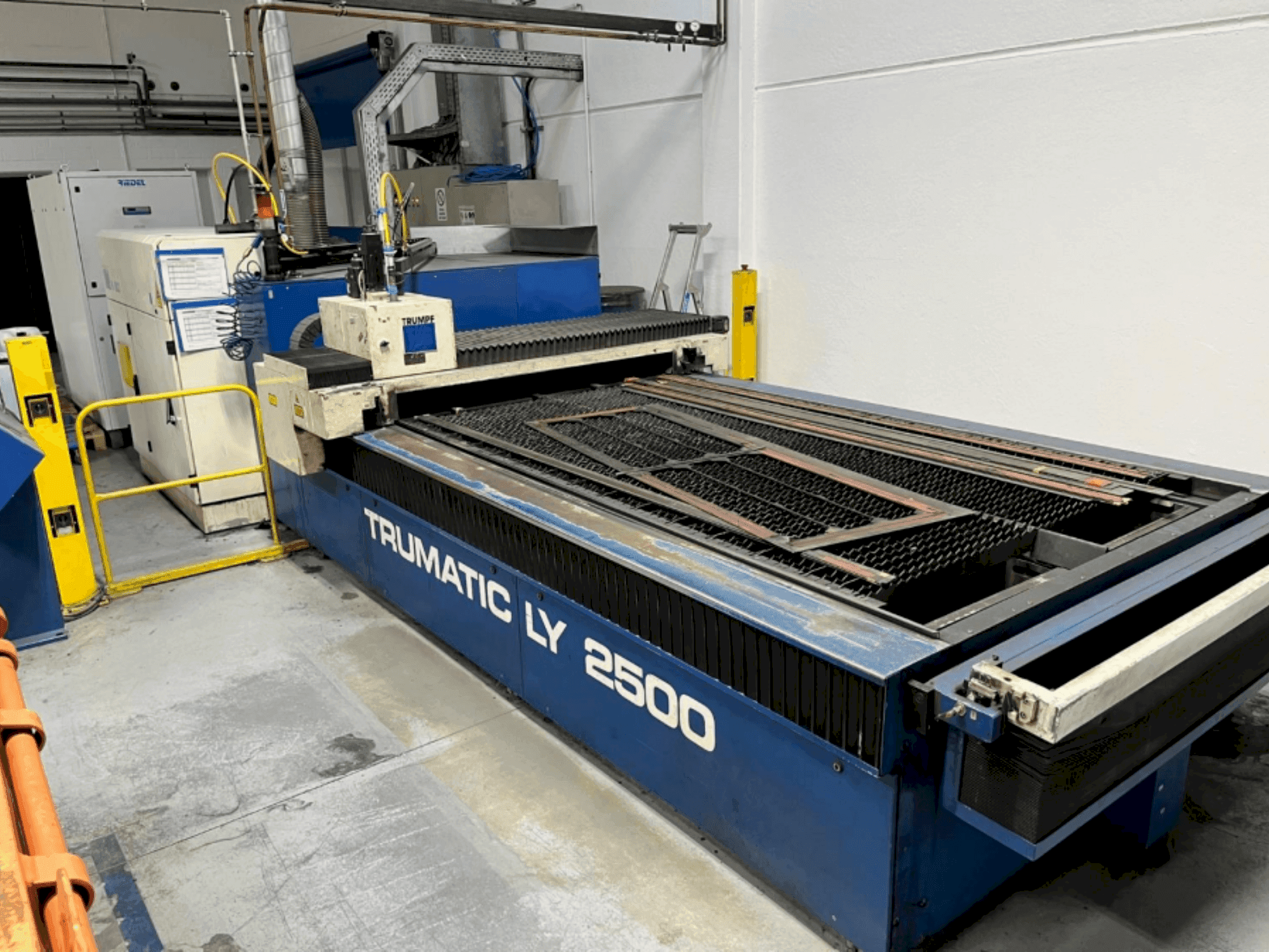 Front view of TRUMPF Trumatic LY2500  machine