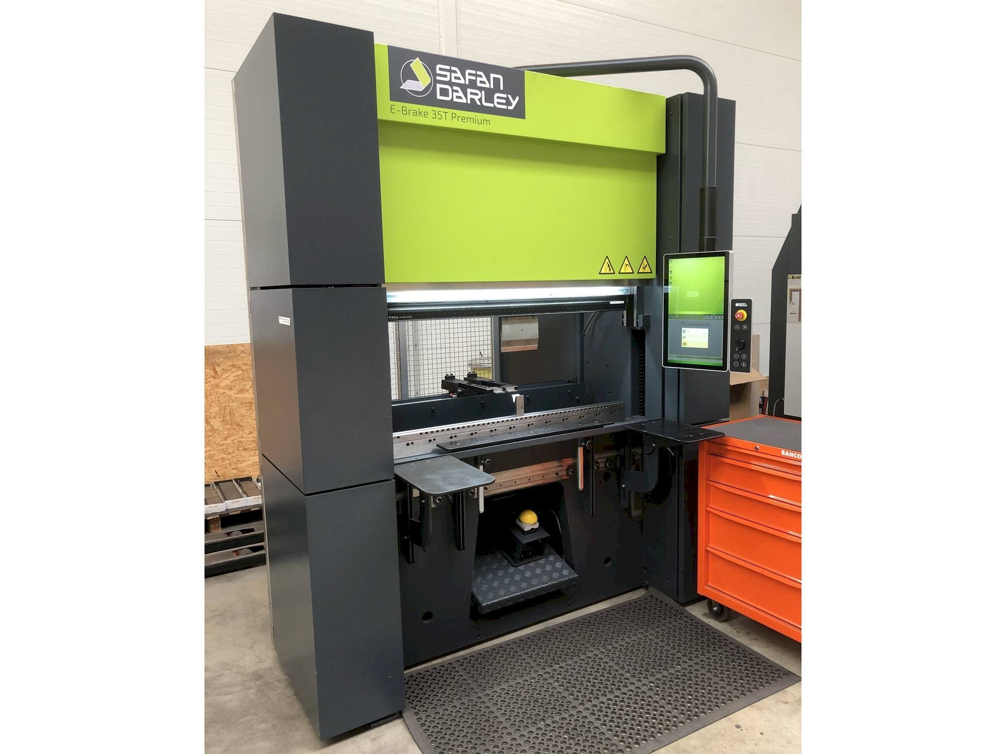 Front view of Safan Darley E-Brake 35T Premium  machine