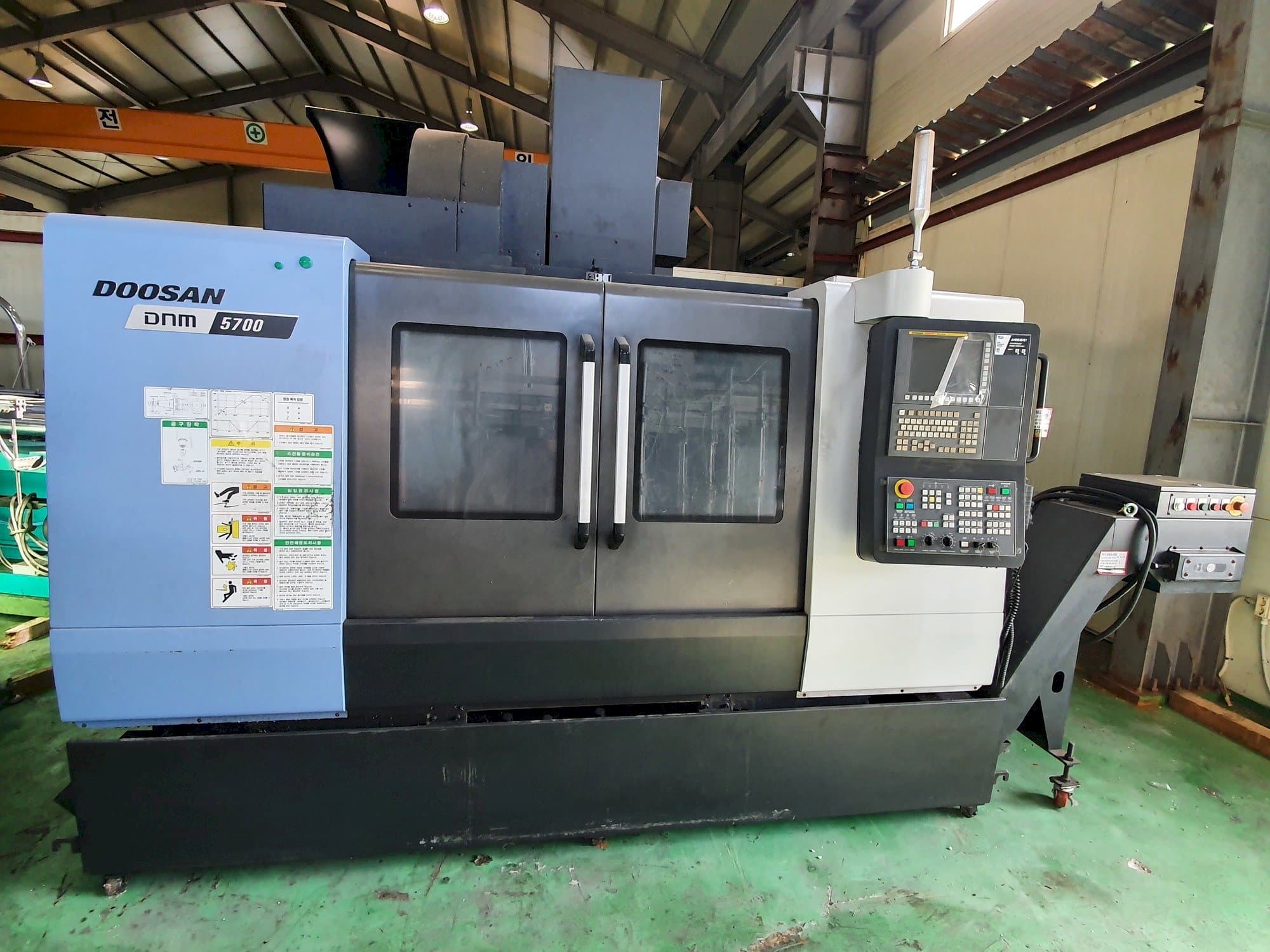 Front view of Doosan DNM5700  machine