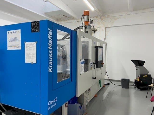 Left side view of Krauss Maffei ClassiX CX 160-380  machine