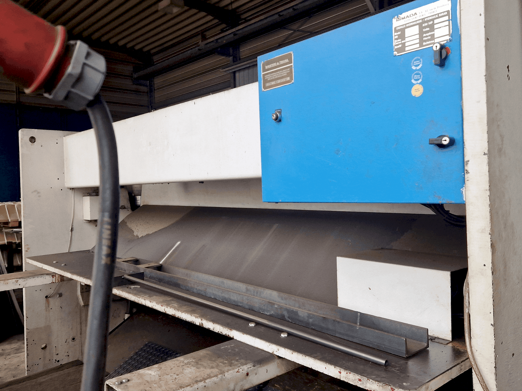 Front view of AMADA GPN1 30  machine