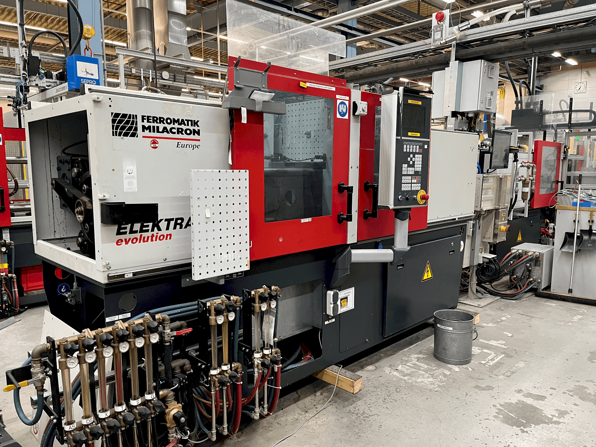 Front view of FERROMATIK EE 30  machine