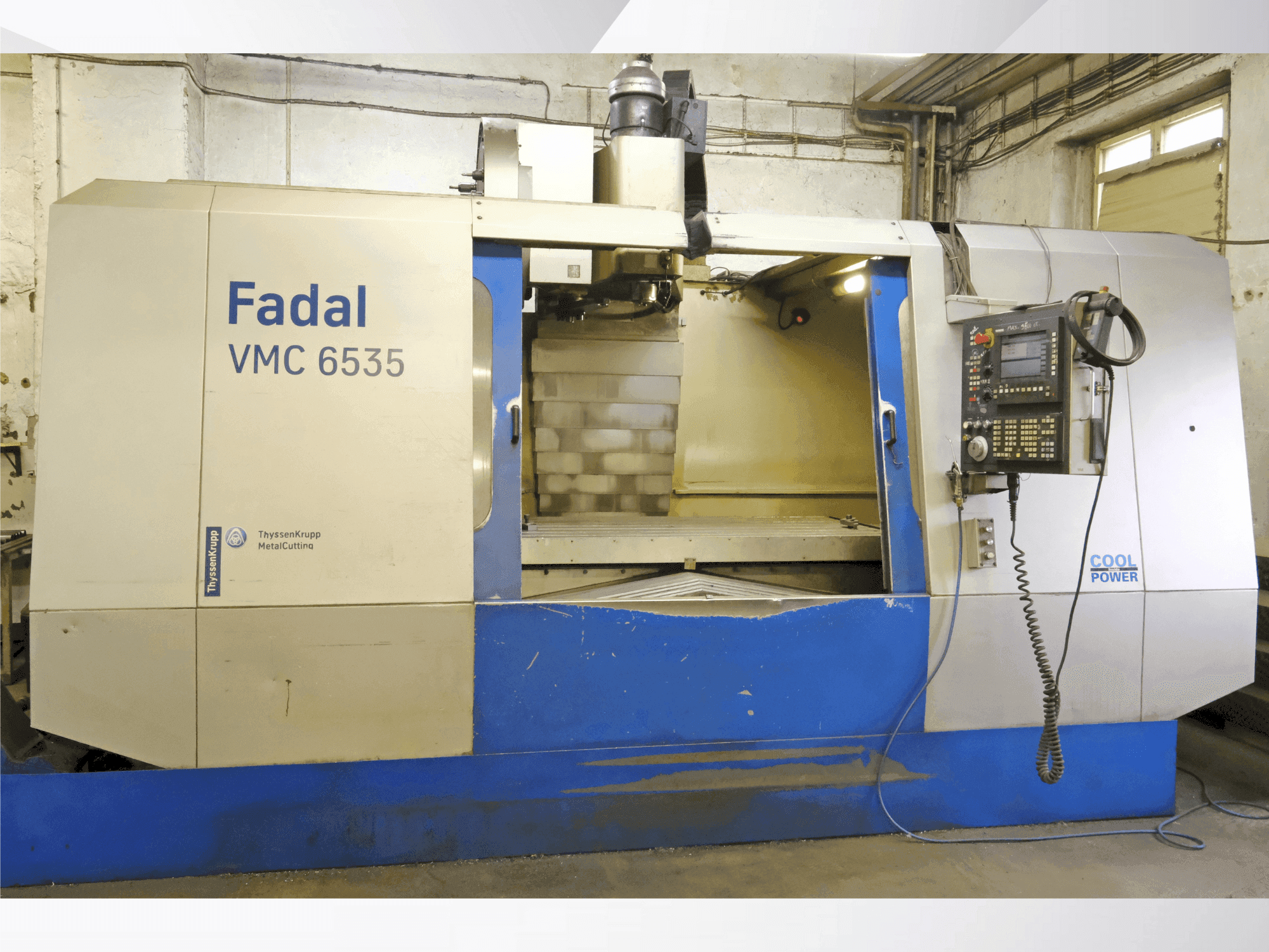 Front view of FADAL VMC 6535 HT  machine