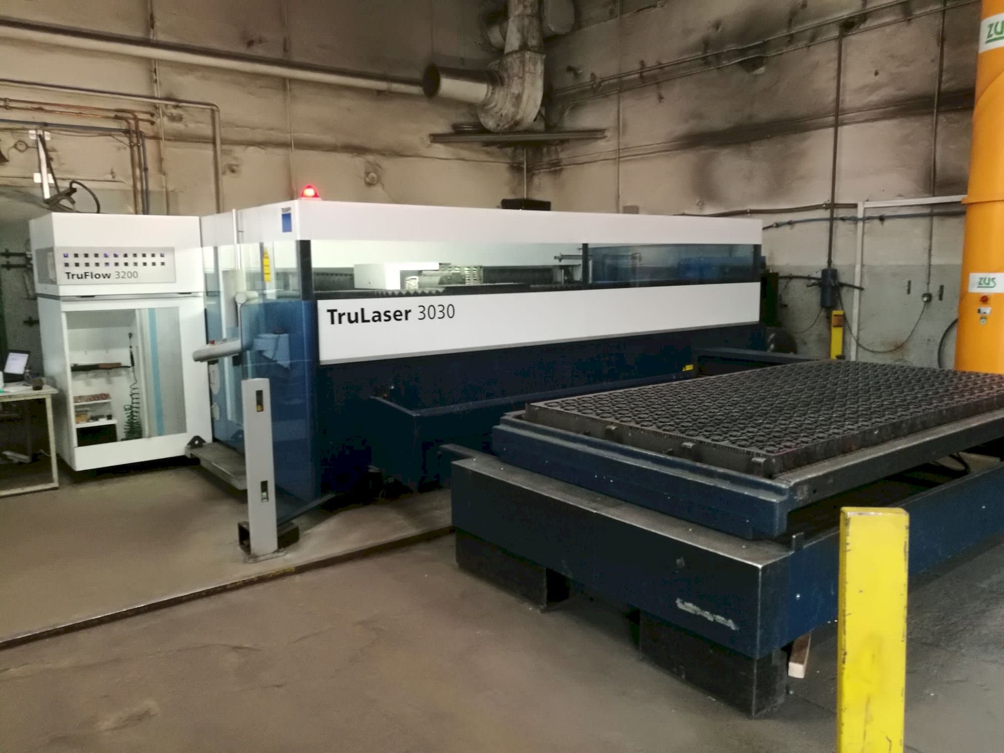 Front view of Trumpf TruLaser 3030 L20  machine