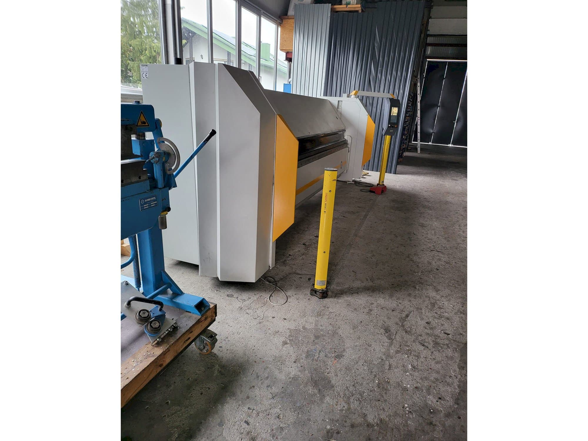 Left view of RAS FLEXIbend 73.40  machine