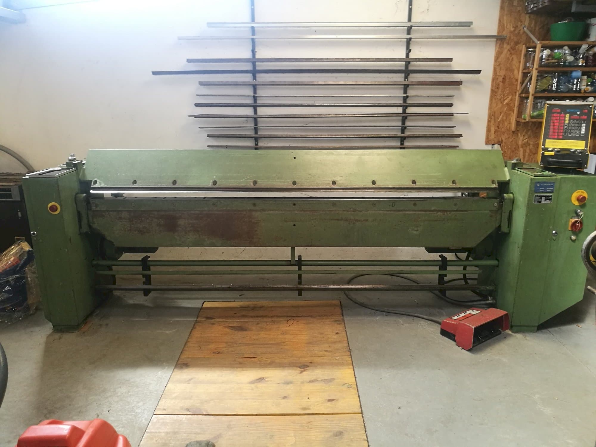 Left side view of Schechtl MA 250/8  machine