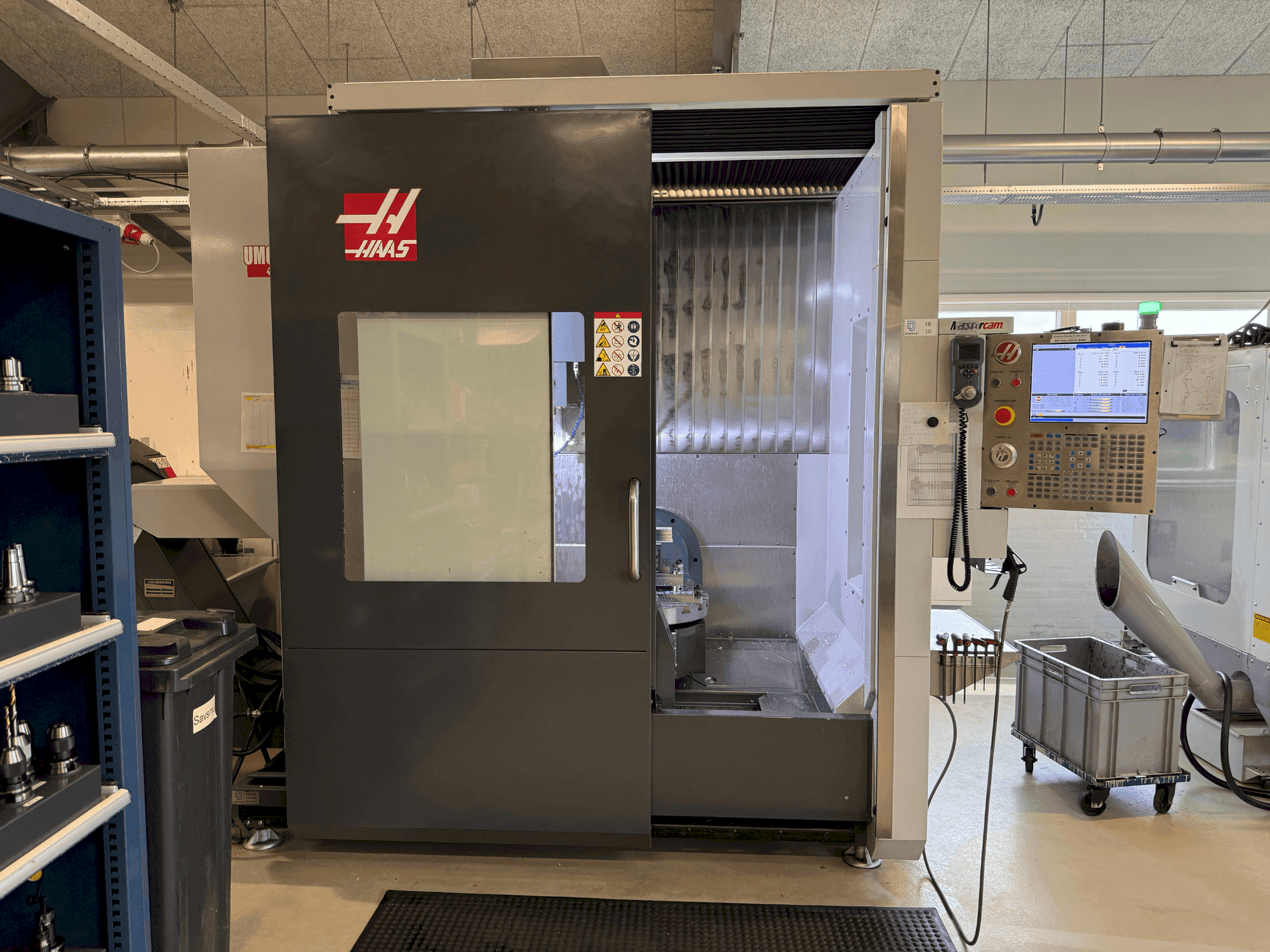 Front view of HAAS UMC-750  machine
