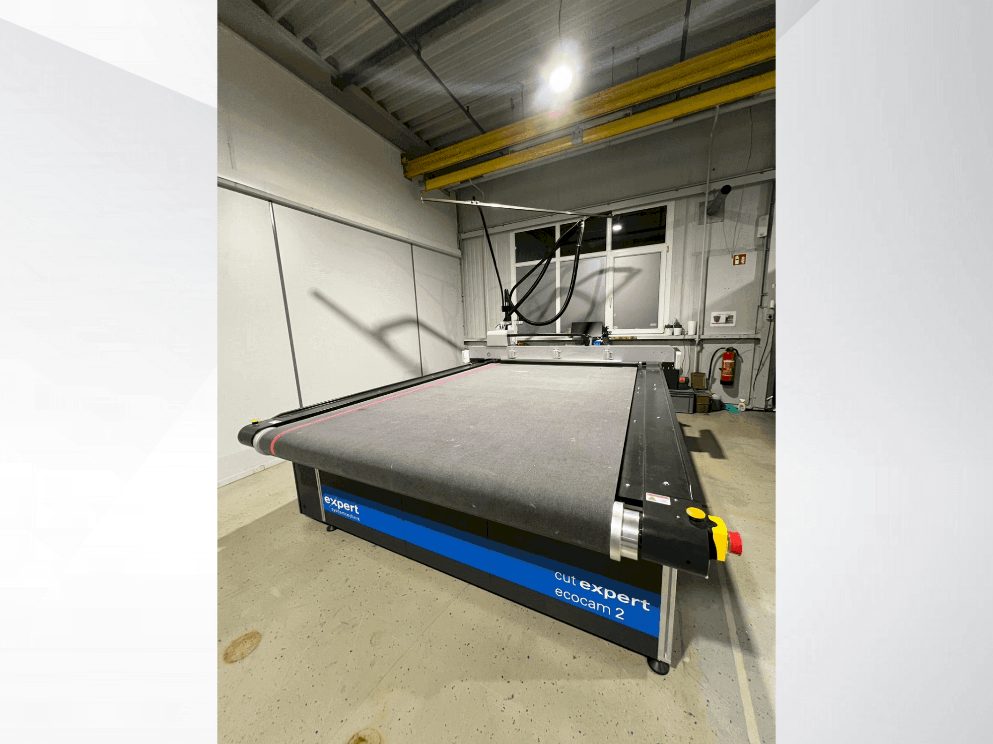 Front view of EXPERT cut Expert ecocam 2  machine