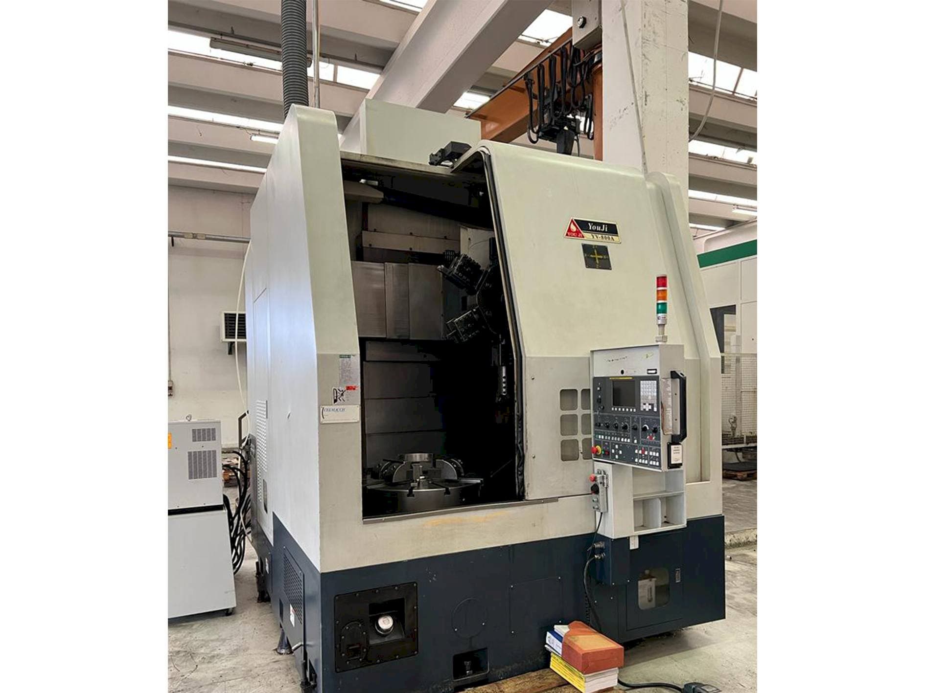 Front view of YOU JI YV-800A  machine