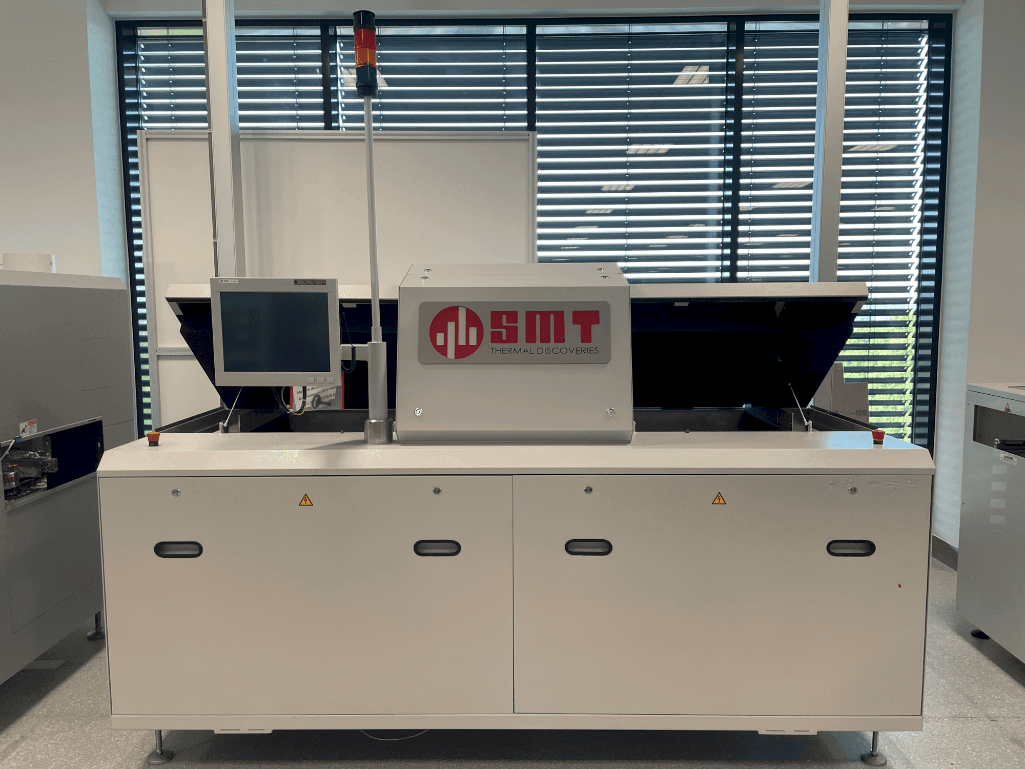 Front view of SMT UV 3/-3  machine