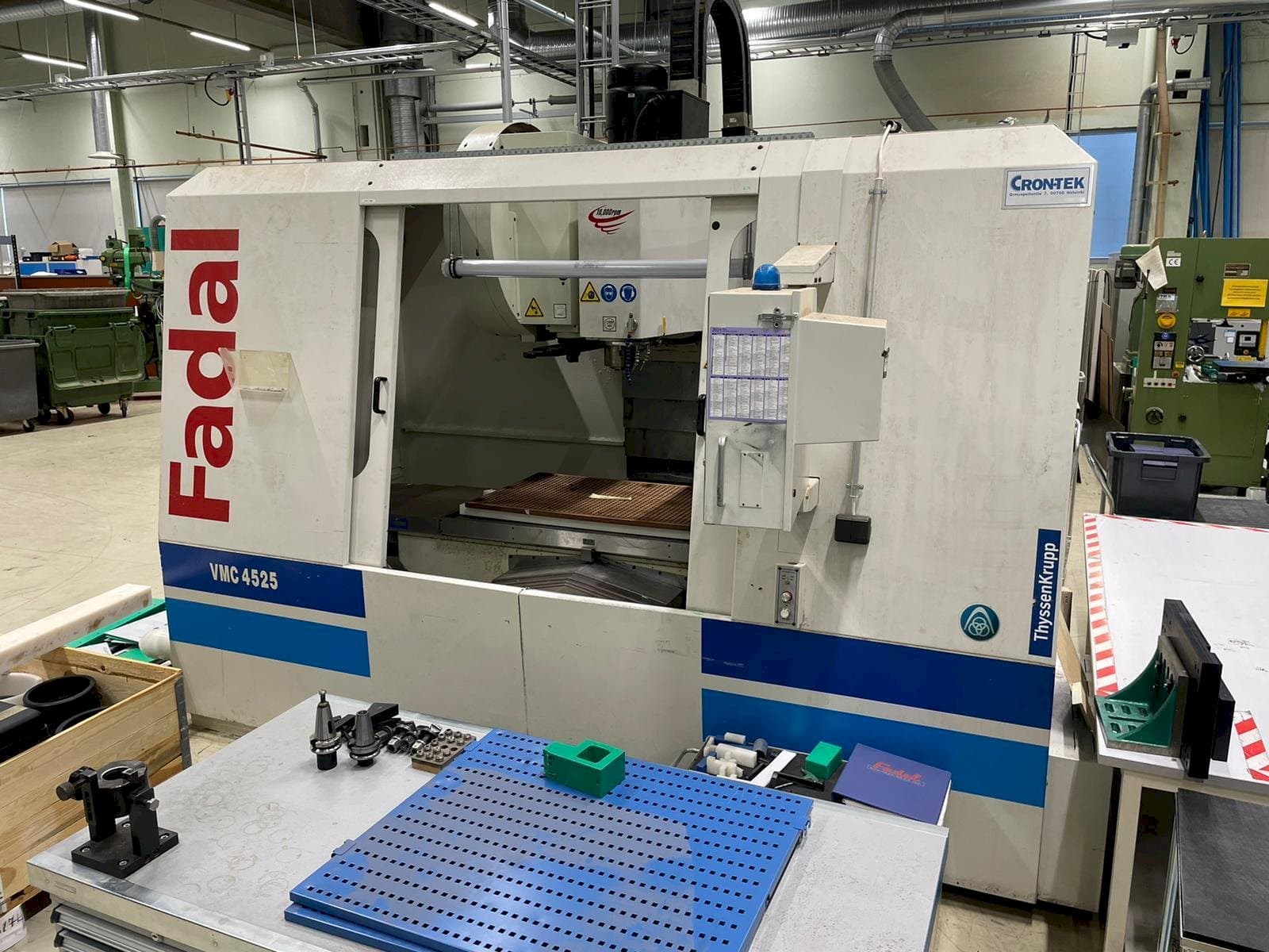 Front view of FADAL VMC 4525 HT  machine