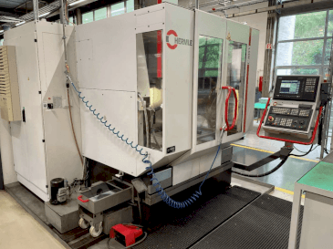 Front view of HERMLE C800V  machine