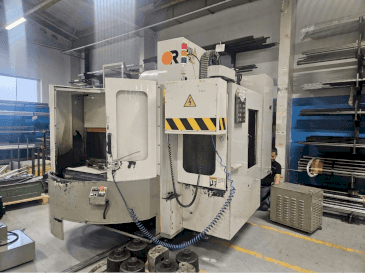 Front view of Victor Vcenter 70 - APC  machine