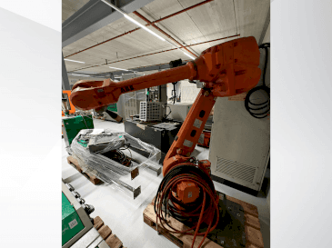 Front view of ABB IRB 4600  machine