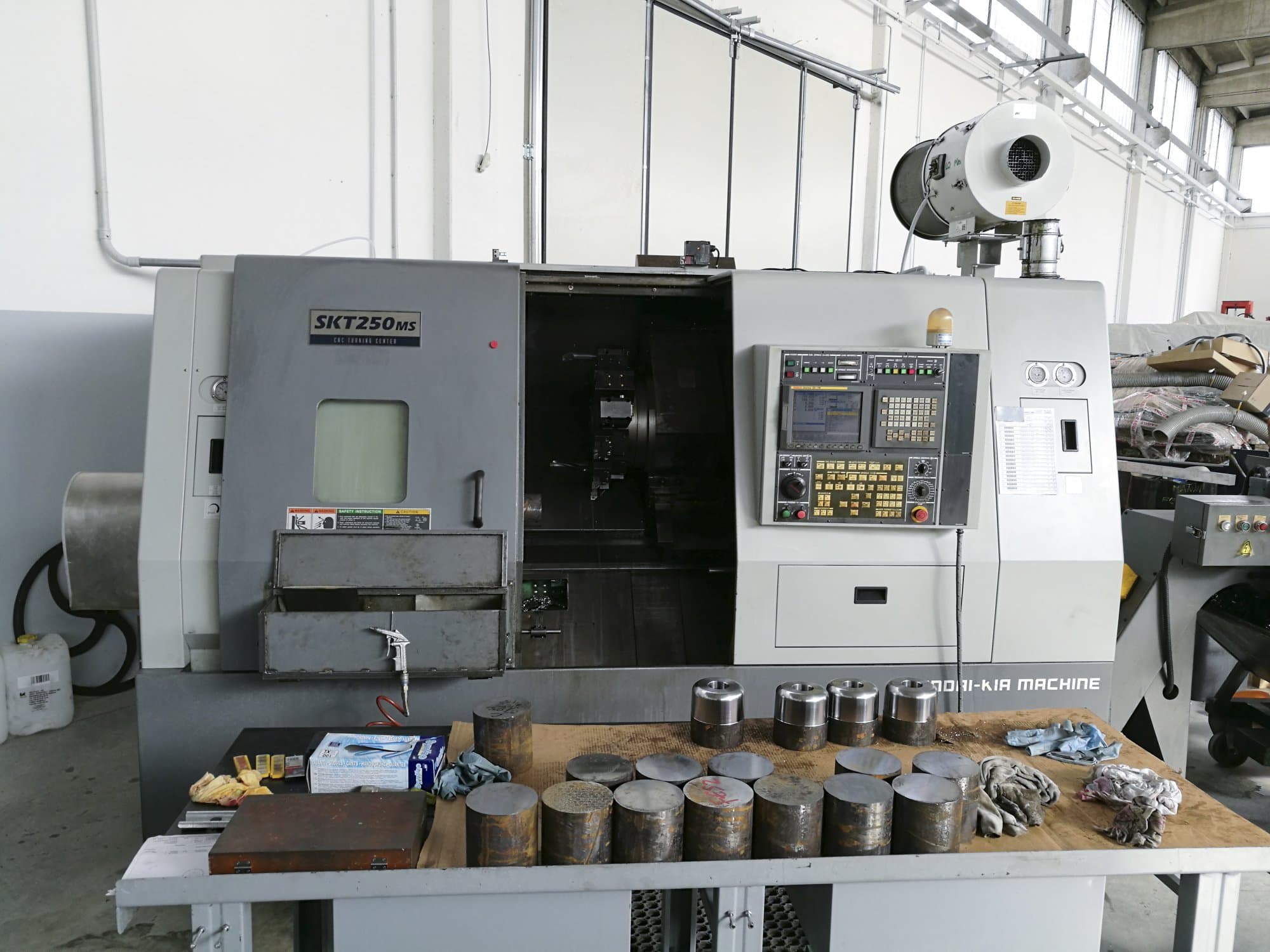 Front view of Hyundai Kia SKT 250 MS machine