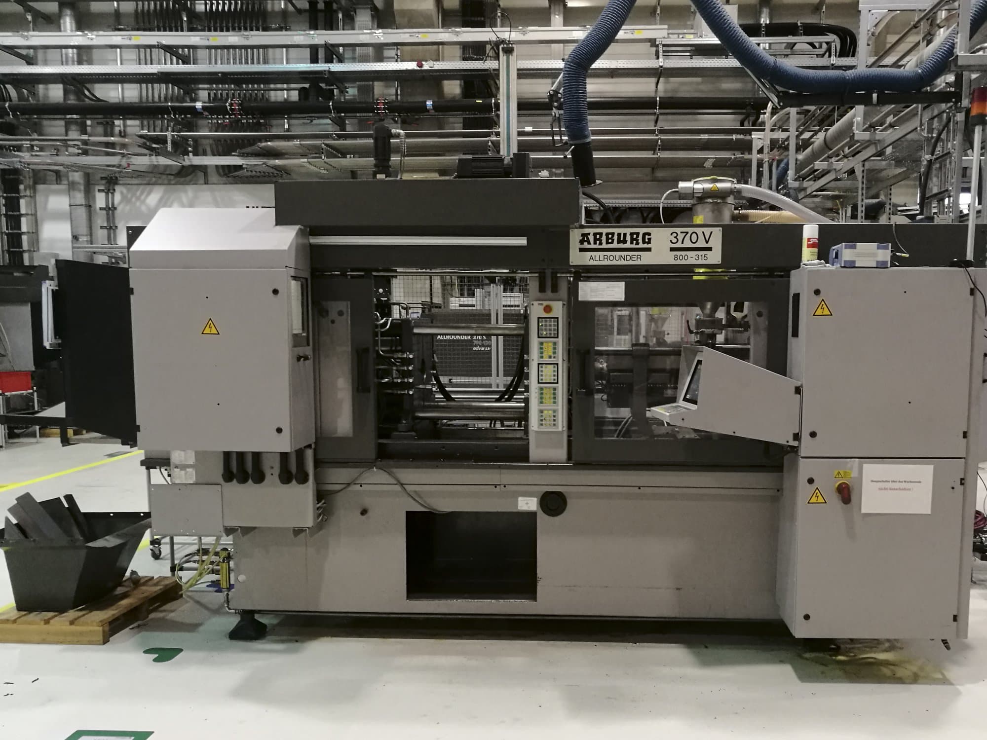 Front view of Arburg 370V 800-315 machine