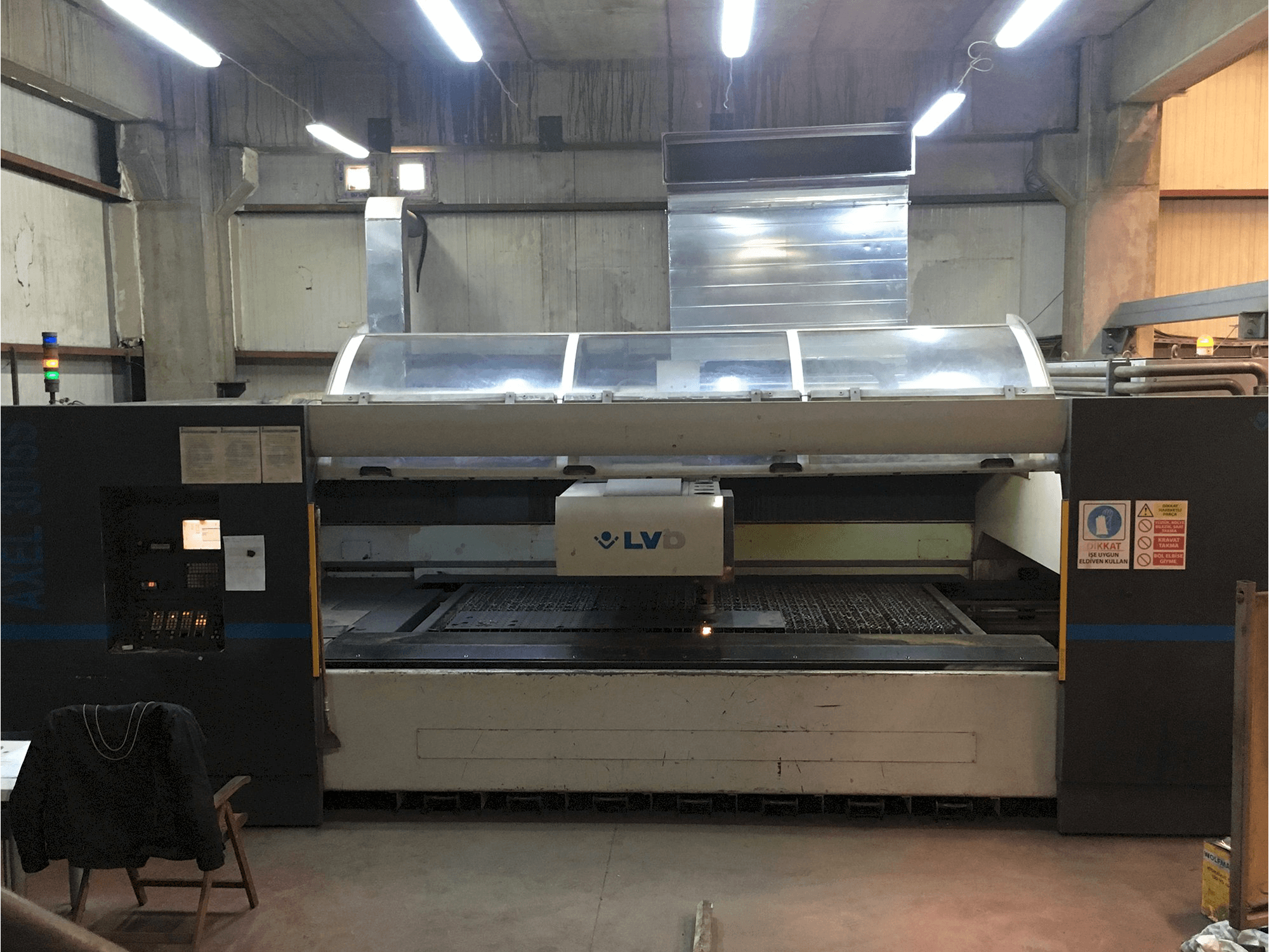 Front view of LVD AXEL 3015 S Machine