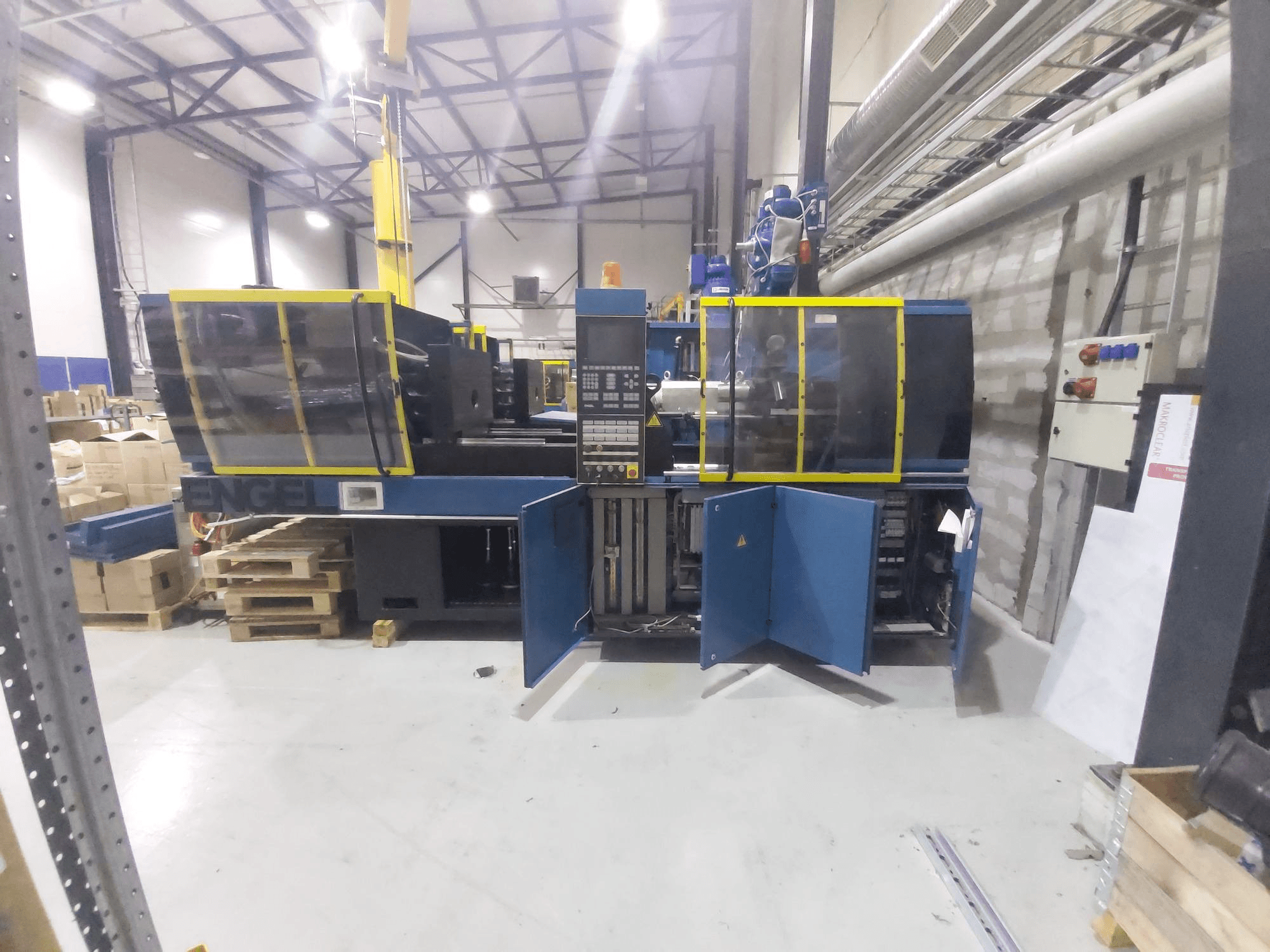 Front view of ENGEL ES 330/80 HL machine